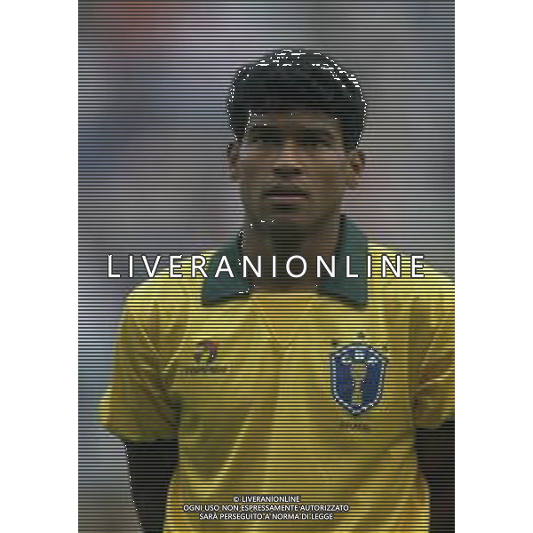 RETROSPETIVA LUIS MULLER CALCIATORE NELLA FOTO LUIS MULLER CON LA MAGLIA DELLA NAZIONALE DEL BRASILE AG ALDO LIVERANI SAS