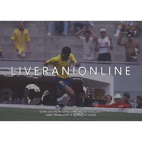 RETROSPETIVA LUIS MULLER CALCIATORE NELLA FOTO LUIS MULLER CON LA MAGLIA DELLA NAZIONALE DEL BRASILE AG ALDO LIVERANI SAS