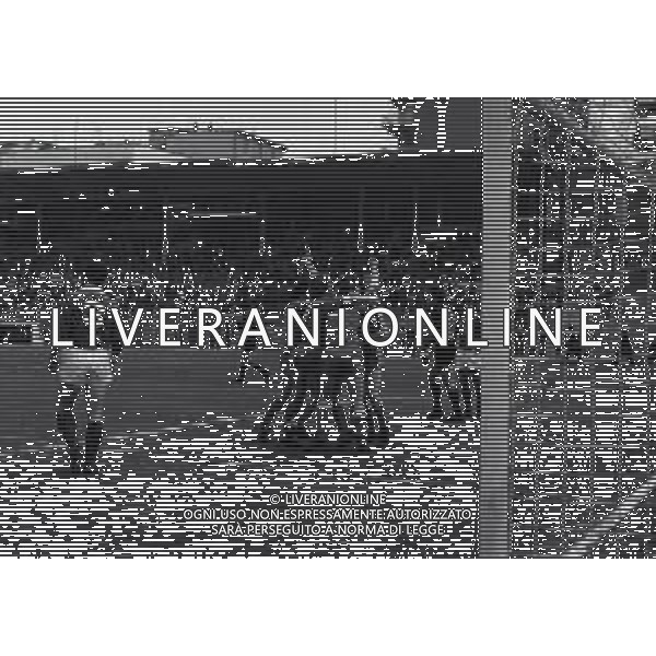 05-02-1984 COMO CAMPIONATO DI CALCIO SERIE B COMO PERUGIA 1-0 NELLA FOTO DOPO GOAL GOMO ABBRACCI GIOCATORI AG ALDO LIVERANI SAS