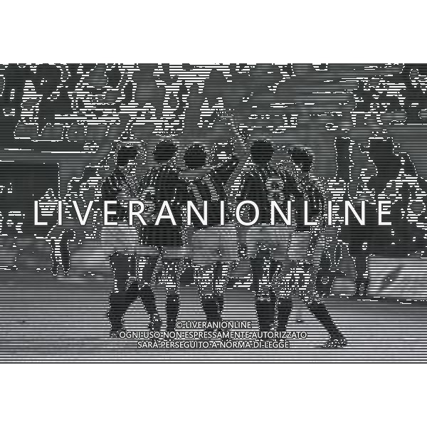 10-10-1982 MILANO-CAMPIONATO DI CALCIO SERIE B MILAN BARI 3-1 NELLA FOTO ABBRACCI GIOCATORI MILAN DOPO IL GOAL AG ALDO LIVERANI SAS