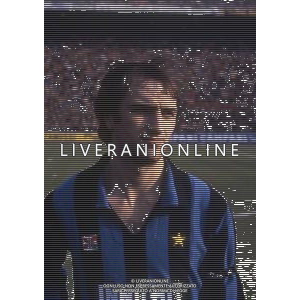 RETROSPETTIVA GIANCARLO CENTI CALCIATORE NELLA FOTO GIANCARLO CENTI CON LA MAGLIA DELL\'INTER NELL\'ANNO 1981 AG ALDO LIVERANI SAS