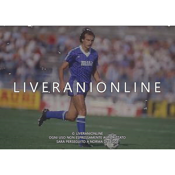 RETROSPETTIVA GIANCARLO CENTI CALCIATORE NELLA FOTO GIANCARLO CENTI CON LA MAGLIA DEL COMO CALCIO NELL\'ANNO 1984 AG ALDO LIVERANI SAS