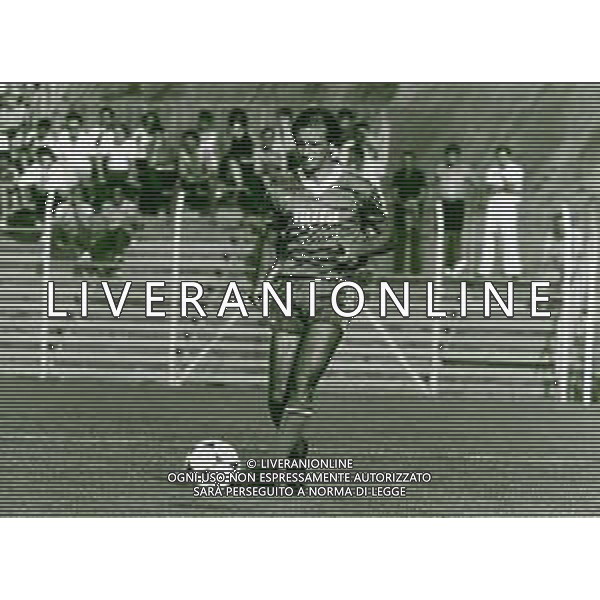 RETROSPETTIVA GIANCARLO CENTI CALCIATORE NELLA FOTO GIANCARLO CENTI CON LA MAGLIA DEL COMO CALCIO NELL\'ANNO 1984 AG ALDO LIVERANI SAS