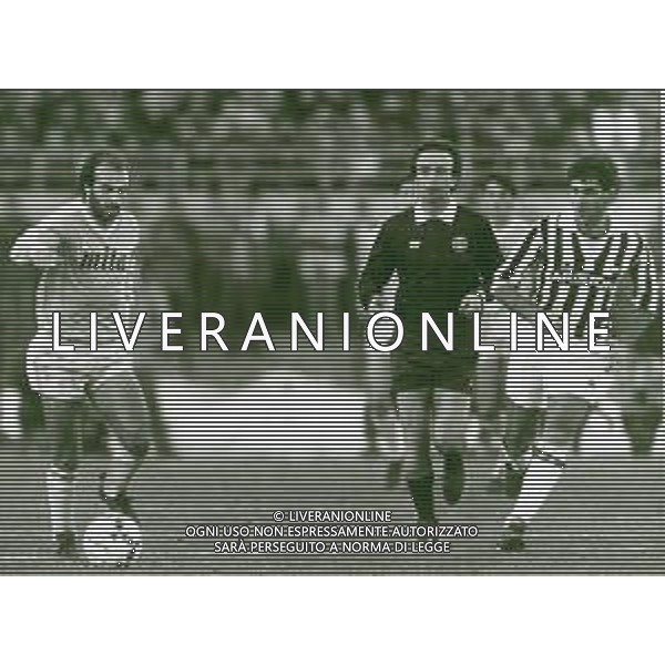 RETROSPETTIVA GIANCARLO CENTI CALCIATORE NELLA FOTO GIANCARLO CENTI CON LA MAGLIA DEL COMO CALCIO NELL\'ANNO 1985-1986 AG ALDO LIVERANI SAS