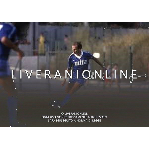 RETROSPETTIVA GIANCARLO CENTI CALCIATORE NELLA FOTO GIANCARLO CENTI CON LA MAGLIA DEL COMO CALCIO NELL\'ANNO 1986-1987 AG ALDO LIVERANI SAS