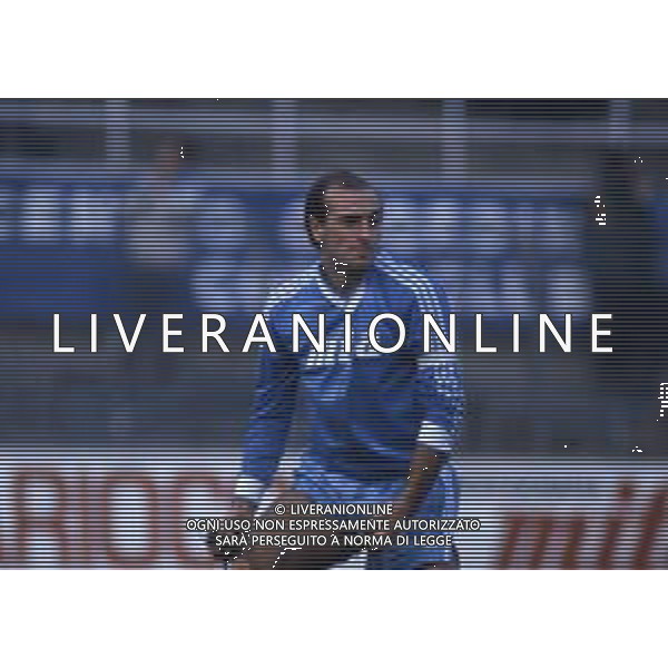 RETROSPETTIVA GIANCARLO CENTI CALCIATORE NELLA FOTO GIANCARLO CENTI CON LA MAGLIA DEL COMO CALCIO NELL\'ANNO 1987-1988 AG ALDO LIVERANI SAS