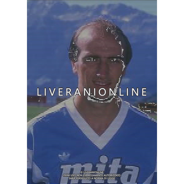 RETROSPETTIVA GIANCARLO CENTI CALCIATORE NELLA FOTO GIANCARLO CENTI CON LA MAGLIA DEL COMO CALCIO NELL\'ANNO 1988-1989 AG ALDO LIVERANI SAS
