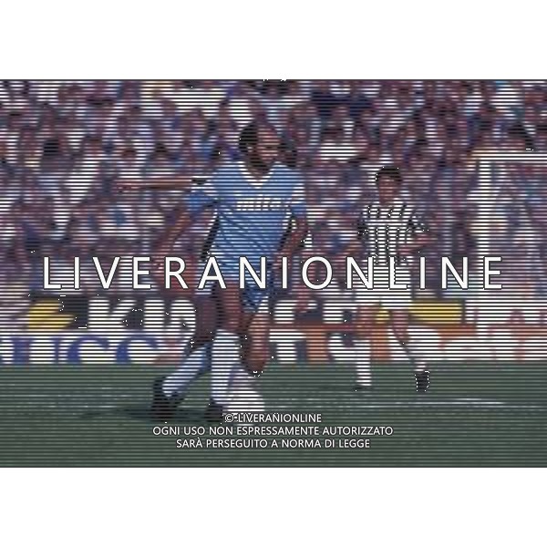 RETROSPETTIVA GIANCARLO CENTI CALCIATORE NELLA FOTO GIANCARLO CENTI CON LA MAGLIA DEL COMO CALCIO NELL\'ANNO 1988-1989 AG ALDO LIVERANI SAS