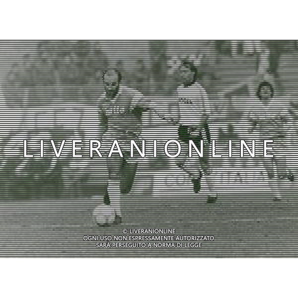 RETROSPETTIVA GIANCARLO CENTI CALCIATORE NELLA FOTO GIANCARLO CENTI CON LA MAGLIA DEL COMO CALCIO AG ALDO LIVERANI SAS