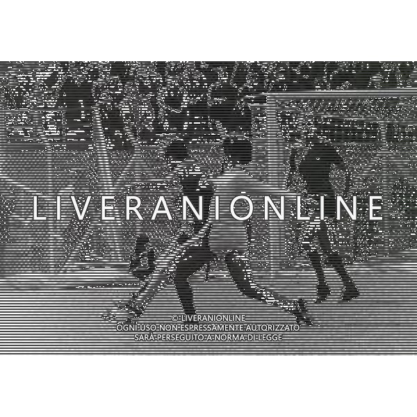 RETROSPETTIVA GIANCARLO CENTI CALCIATORE NELLA FOTO GIANCARLO CENTI CON LA MAGLIA DEL COMO CALCIO AG ALDO LIVERANI SAS