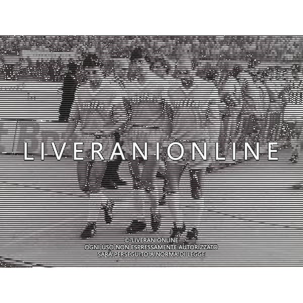 RETROSPETTIVA GIANCARLO CENTI CALCIATORE NELLA FOTO GIOVANNI INVERNIZZI-ROSARIO BIONDO- GIANCARLO CENTI CON LA MAGLIA DEL COMO CALCIO AG ALDO LIVERANI SAS