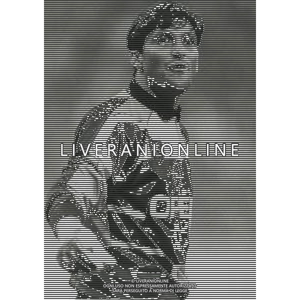 RETROSPETTIVA IELPO MARIO CALCIATORE NELLA FOTO IELPO MARIO CON LA MAGLIA DEL MILAN AG ALDO LIVERANI SAS