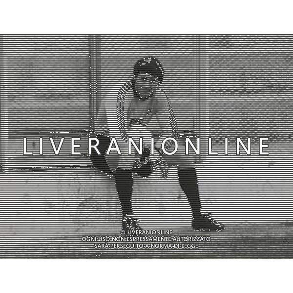 RETROSPETTIVA MANNINI ALESSANDRO CALCIATORE NELLA FOTO ALESSANDRO MANNINI CON LA MAGLIA DEL BARI CALCIO AG ALDO LIVERANI SAS