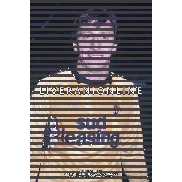 RETROSPETTIVA MANNINI ALESSANDRO CALCIATORE NELLA FOTO ALESSANDRO MANNINI CON LA MAGLIA DEL BARI CALCIO AG ALDO LIVERANI SAS