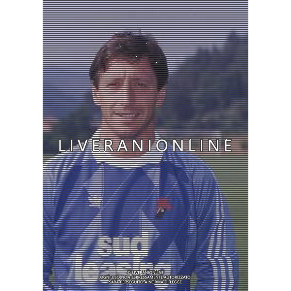 RETROSPETTIVA MANNINI ALESSANDRO CALCIATORE NELLA FOTO ALESSANDRO MANNINI CON LA MAGLIA DEL BARI CALCIO AG ALDO LIVERANI SAS