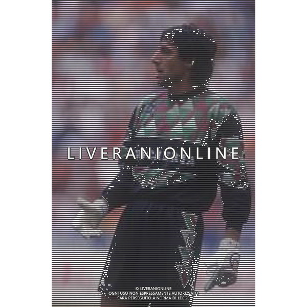 RETROSPETTIVA MANNINI ALESSANDRO CALCIATORE NELLA FOTO ALESSANDRO MANNINI CON LA MAGLIA DELLA FIORENTINA AG ALDO LIVERANI SAS