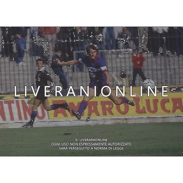RETROSPETTIVA IACHINI PASQUALE CALCIATORE NELLA FOTO IACHINI PASQUALE CON LA MAGLIA DELLA FIORENTINA CALCIO AG ALDO LIVERANI SAS