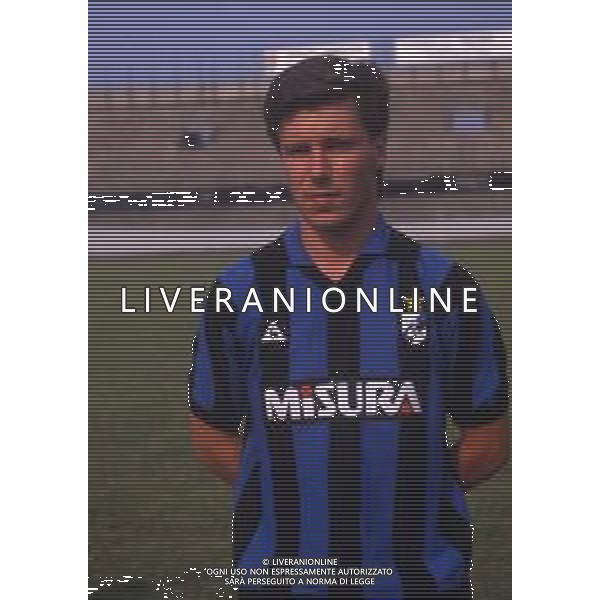 RETROSPETTIVA PAOLO MANDELLI CALCIATORE NELLA FOTO PAOLO MANDELLI CON LA MAGLIA DELL\'INTER AG ALDO LIVERANI SAS