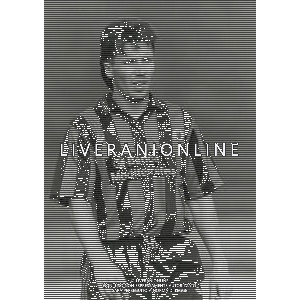 RETROSPETTIVA PAOLO MANDELLI CALCIATORE NELLA FOTO PAOLO MANDELLI CON LA MAGLIA DEL FOGGIA CALCIO AG ALDO LIVERANI SAS