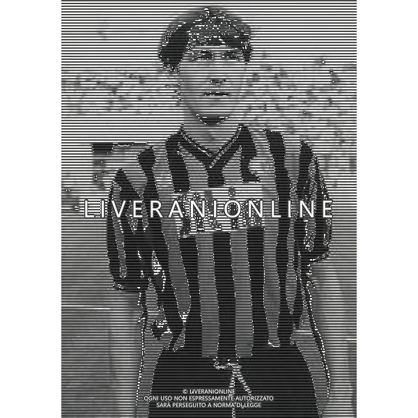 RETROSPETTIVA VERTOVA CLAUDIO CALCIATORE NELLA FOTO CLAUDIO VERTOVA CON LA MAGLIA DELL\'ATALANTA CALCIO AG ALDO LIVERANI SAS