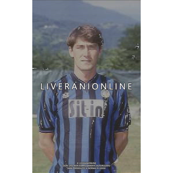 RETROSPETTIVA VERTOVA CLAUDIO CALCIATORE NELLA FOTO CLAUDIO VERTOVA CON LA MAGLIA DELL\'ATALANTA CALCIO AG ALDO LIVERANI SAS