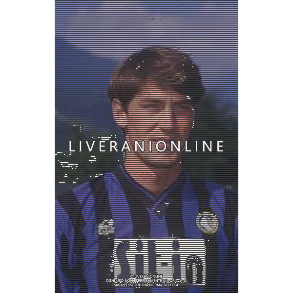 RETROSPETTIVA VERTOVA CLAUDIO CALCIATORE NELLA FOTO CLAUDIO VERTOVA CON LA MAGLIA DELL\'ATALANTA CALCIO AG ALDO LIVERANI SAS