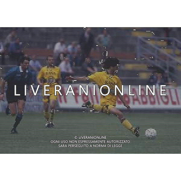 RETROSPETTIVA DAMIANO TOMMASI CALCIATORE NELLA FOTO DAMIANO TOMMASI CON LA MAGLIA DEL VERONA CALCIO AG ALDO LIVERANI SAS