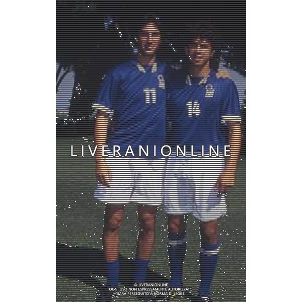 RETROSPETTIVA DAMIANO TOMMASI CALCIATORE NELLA FOTO DAMIANO TOMMASI CON LA MAGLIA DELLA NAZIONALE ITALIANA E MARCO DEL VECCHIO NELL\'ANNO 1995-1996 AG ALDO LIVERANI SAS