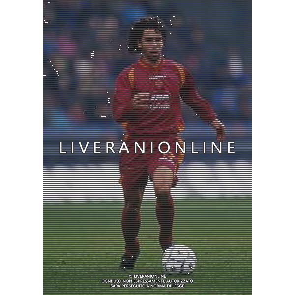 RETROSPETTIVA DAMIANO TOMMASI CALCIATORE NELLA FOTO DAMIANO TOMMASI CON LA MAGLIA DELLA ROMA CALCIO NELL\'ANNO 1997-1998 AG ALDO LIVERANI SAS