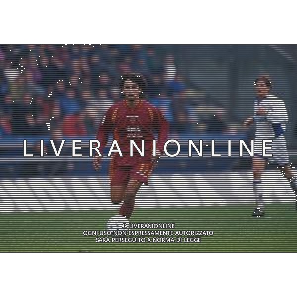 RETROSPETTIVA DAMIANO TOMMASI CALCIATORE NELLA FOTO DAMIANO TOMMASI CON LA MAGLIA DELLA ROMA CALCIO NELL\'ANNO 1997-1998 AG ALDO LIVERANI SAS