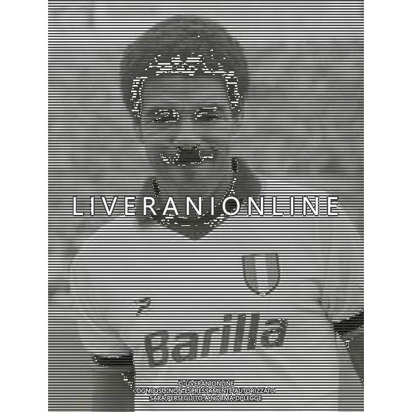 RETROSPETTIVA TONINHO CEREZO CALCIATORE NELLA FOTO TONINHO CEREZO CON LA MAGLIA DELLA ROMA CALCIO NELL\'ANNO 1983 AG ALDO LIVERANI SAS