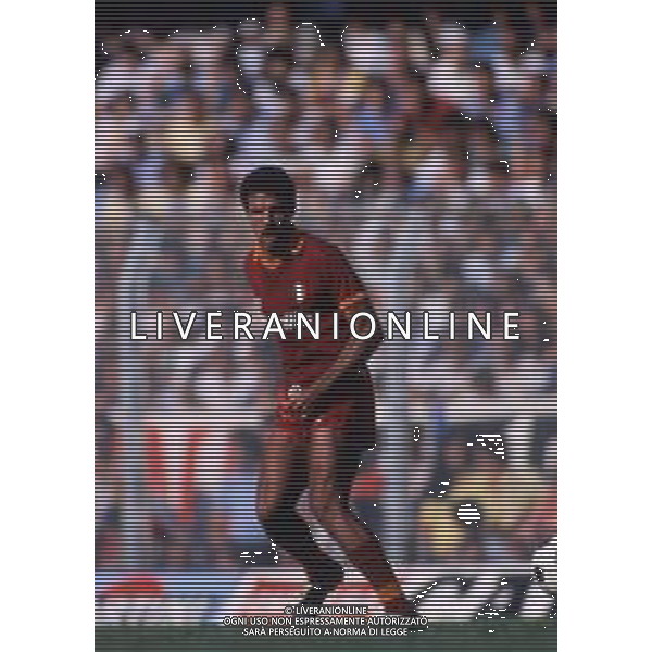 RETROSPETTIVA TONINHO CEREZO CALCIATORE NELLA FOTO TONINHO CEREZO AG ALDO LIVERANI SAS