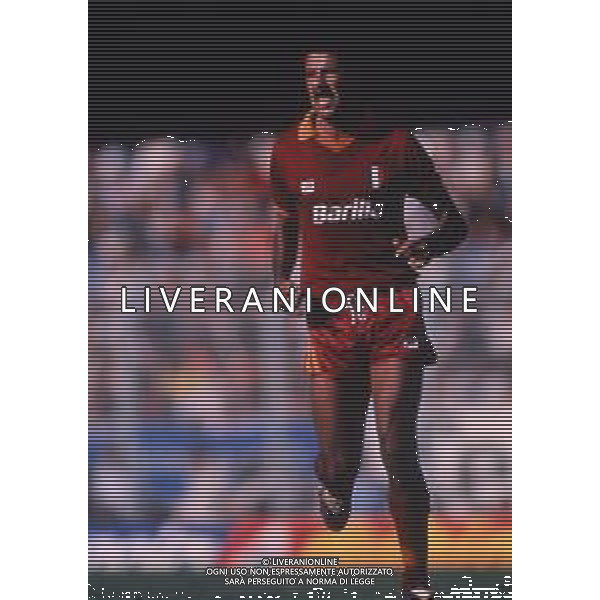 RETROSPETTIVA TONINHO CEREZO CALCIATORE NELLA FOTO TONINHO CEREZO CON LA MAGLIA DELLA ROMA CALCIO AG ALDO LIVERANI SAS