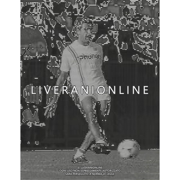 RETROSPETTIVA TONINHO CEREZO CALCIATORE NELLA FOTO TONINHO CEREZO CON LA MAGLIA DELLA SAMPDORIA AG ALDO LIVERANI SAS