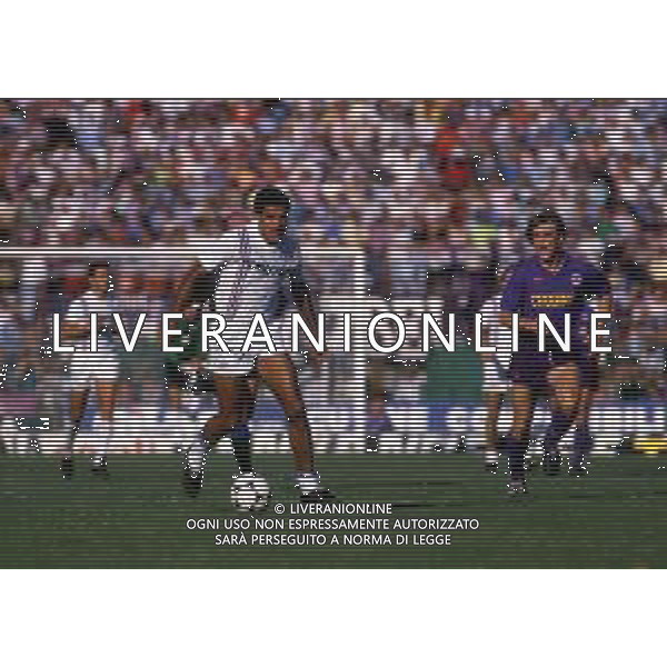RETROSPETTIVA TONINHO CEREZO CALCIATORE NELLA FOTO TONINHO CEREZO CON LA MAGLIA DELLA SAMPDORIA AG ALDO LIVERANI SAS