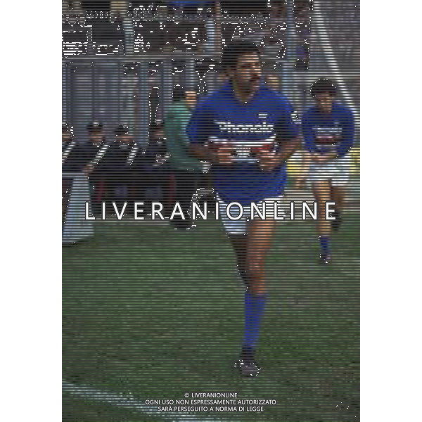 RETROSPETTIVA TONINHO CEREZO CALCIATORE NELLA FOTO TONINHO CEREZO CON LA MAGLIA DELLA SAMPDORIA AG ALDO LIVERANI SAS
