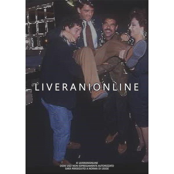 RETROSPETTIVA TONINHO CEREZO CALCIATORE NELLA FOTO TONINHO CEREZO CON GIANLUCA VIALLI ROBERTO MANCINI E LA GIORNALISTA ROSANNA MARANI AG ALDO LIVERANI SAS