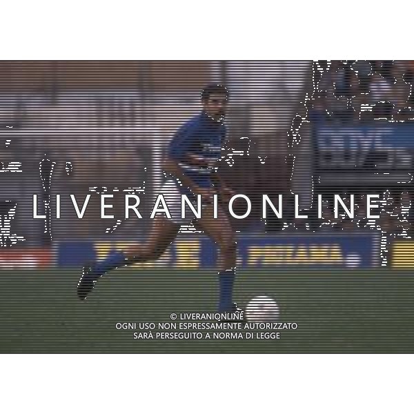 RETROSPETTIVA TONINHO CEREZO CALCIATORE NELLA FOTO TONINHO CEREZO CON LA MAGLIA DELLA SAMPDORIA AG ALDO LIVERANI SAS