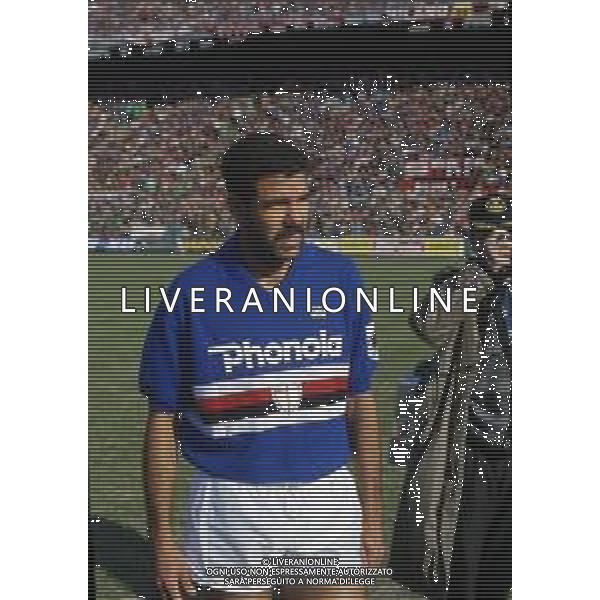 RETROSPETTIVA TONINHO CEREZO CALCIATORE NELLA FOTO TONINHO CEREZO CON LA MAGLIA DELLA SAMPDORIA AG ALDO LIVERANI SAS