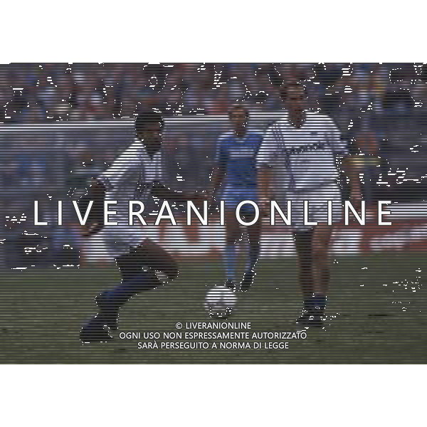 RETROSPETTIVA TONINHO CEREZO CALCIATORE NELLA FOTO TONINHO CEREZO CON LA MAGLIA DELLA SAMPDORIA E FULVIO BONOMI AG ALDO LIVERANI SAS