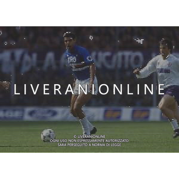 RETROSPETTIVA TONINHO CEREZO CALCIATORE NELLA FOTO TONINHO CEREZO CON LA MAGLIA DELLA SAMPDORIA AG ALDO LIVERANI SAS
