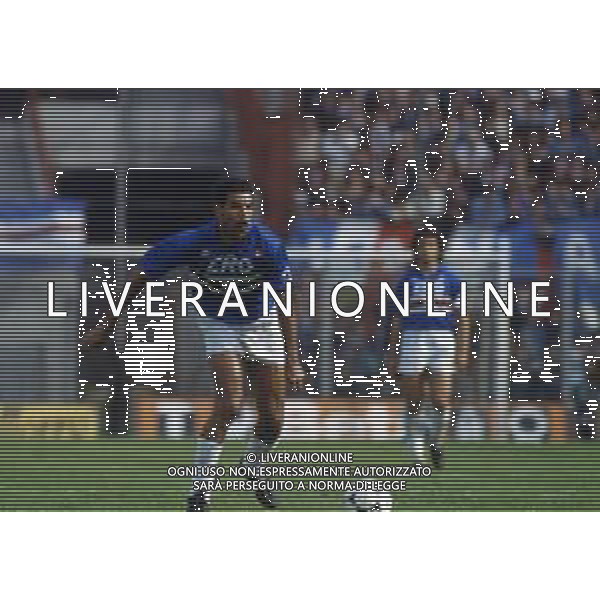 RETROSPETTIVA TONINHO CEREZO CALCIATORE NELLA FOTO TONINHO CEREZO CON LA MAGLIA DELLA SAMPDORIA AG ALDO LIVERANI SAS
