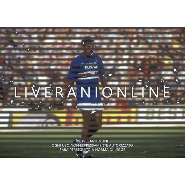 RETROSPETTIVA TONINHO CEREZO CALCIATORE NELLA FOTO TONINHO CEREZO CON LA MAGLIA DELLA SAMPDORIA AG ALDO LIVERANI SAS
