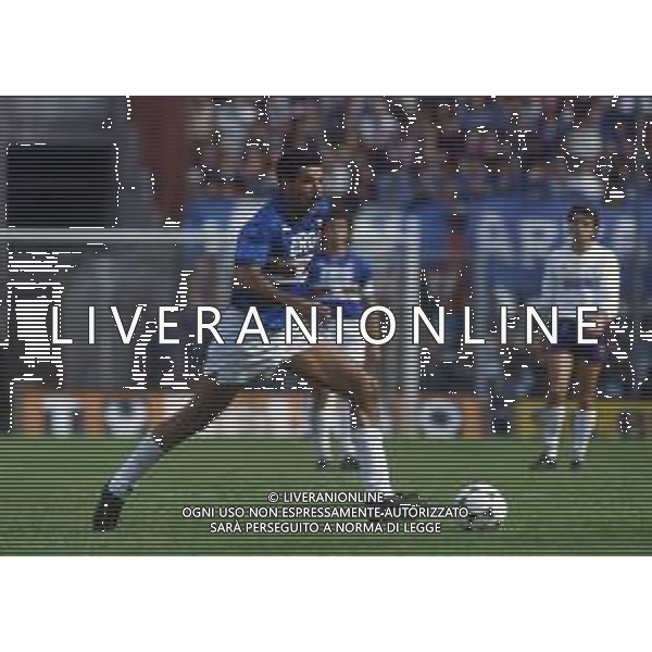 RETROSPETTIVA TONINHO CEREZO CALCIATORE NELLA FOTO TONINHO CEREZO CON LA MAGLIA DELLA SAMPDORIA AG ALDO LIVERANI SAS