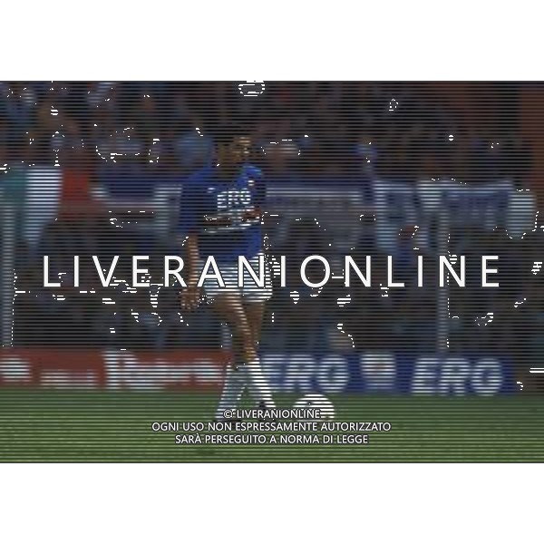 RETROSPETTIVA TONINHO CEREZO CALCIATORE NELLA FOTO TONINHO CEREZO CON LA MAGLIA DELLA SAMPDORIA AG ALDO LIVERANI SAS