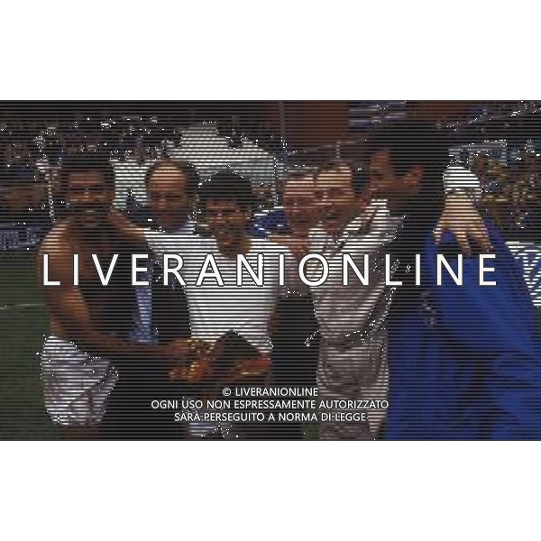 RETROSPETTIVA TONINHO CEREZO CALCIATORE NELLA FOTO TONINHO CEREZO CON LA MAGLIA DELLA SAMPDORIA CALCIO CON NARCISO PEZZOTTI-FAUSTO SALSANO-VUJADIN BOSKOV---------- AG ALDO LIVERANI SAS