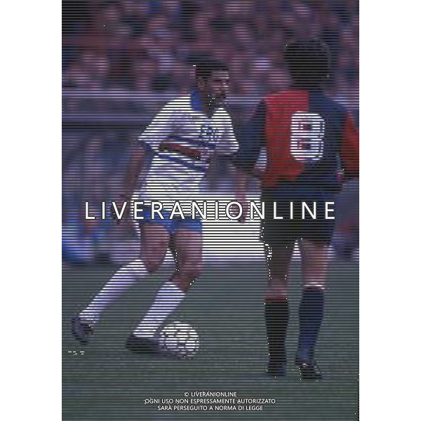 RETROSPETTIVA TONINHO CEREZO CALCIATORE NELLA FOTO TONINHO CEREZO CON LA MAGLIA DELLA SAMPDORIA CALCIO AG ALDO LIVERANI SAS