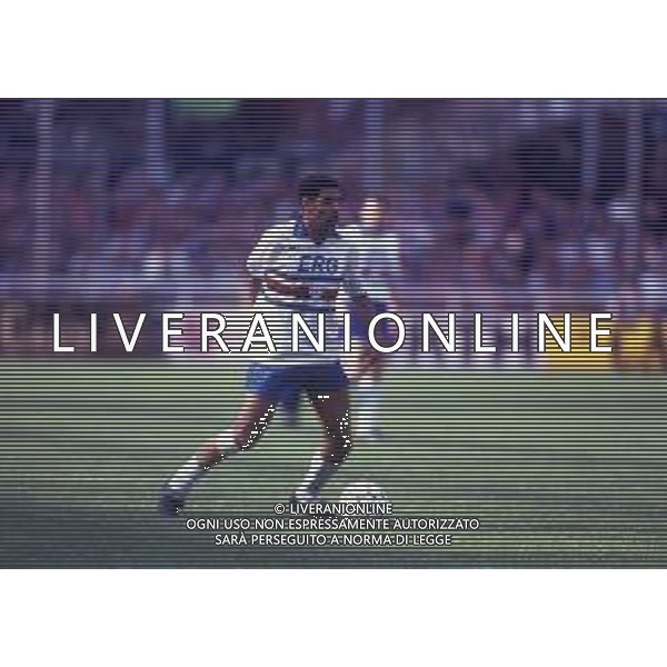 RETROSPETTIVA TONINHO CEREZO CALCIATORE NELLA FOTO TONINHO CEREZO CON LA MAGLIA DELLA SAMPDORIA CALCIO AG ALDO LIVERANI SAS
