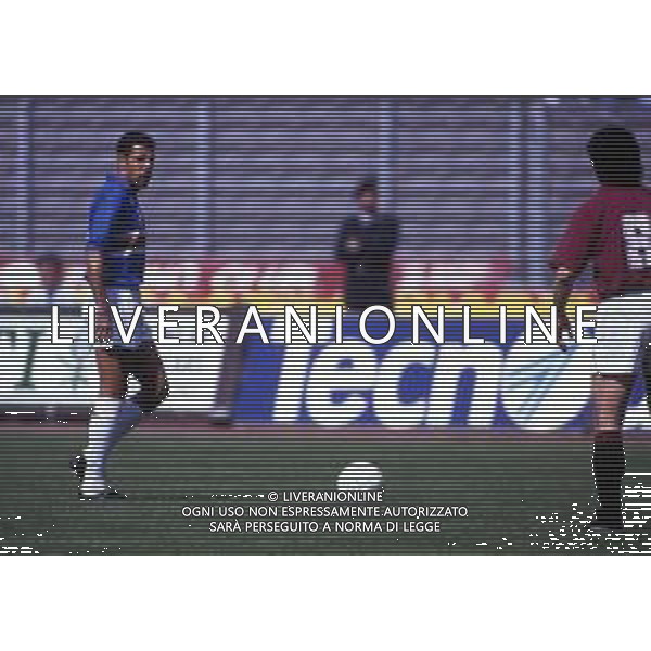 RETROSPETTIVA TONINHO CEREZO CALCIATORE NELLA FOTO TONINHO CEREZO CON LA MAGLIA DELLA SAMPDORIA CALCIO AG ALDO LIVERANI SAS