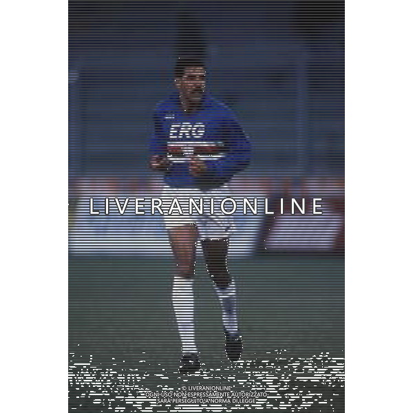 RETROSPETTIVA TONINHO CEREZO CALCIATORE NELLA FOTO TONINHO CEREZO CON LA MAGLIA DELLA SAMPDORIA CALCIO AG ALDO LIVERANI SAS